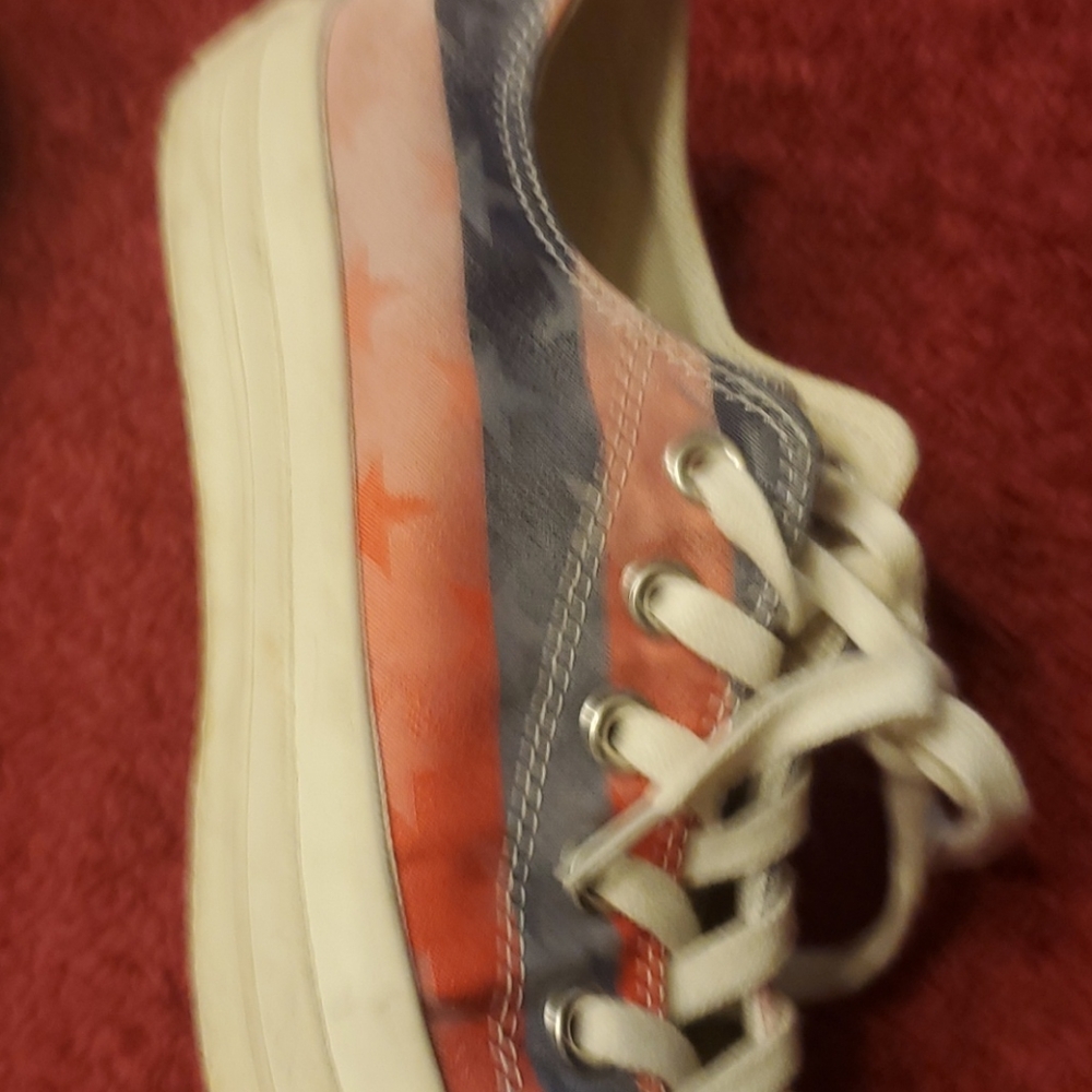 Converse - Picture 3 of 4